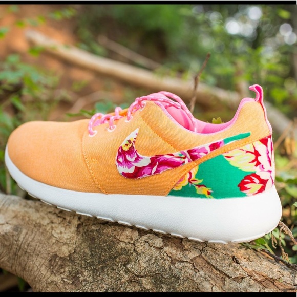Nike Shoes - Floral Nike Roshe Runs
